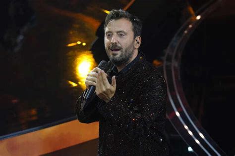 ¡El Gran Baile de la Luna: Una Noche Encantadora con Cesare Cremonini en Florencia!